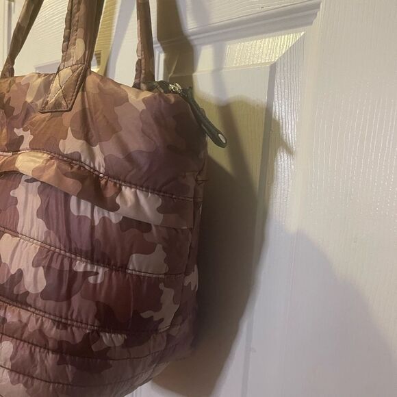 Sondra Roberts Squared quilted nylon burgundy & tan camouflage medium tote bag - Picture 4 of 14